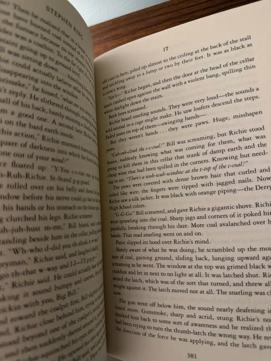 2016 IT by Stephen King Paperback - Picture 6 of 8